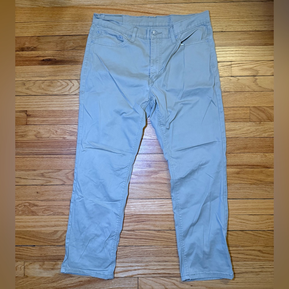 Men’s Levi’s khakis